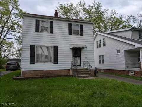 5151 Erwin St, Maple Heights, OH 44137 photo 2
