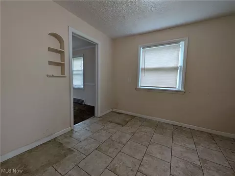 5151 Erwin St, Maple Heights, OH 44137 photo 8