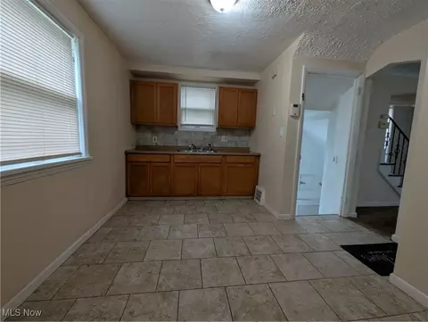 5151 Erwin St, Maple Heights, OH 44137 photo 7