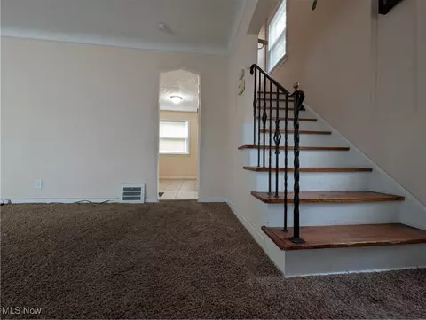 5151 Erwin St, Maple Heights, OH 44137 photo 9