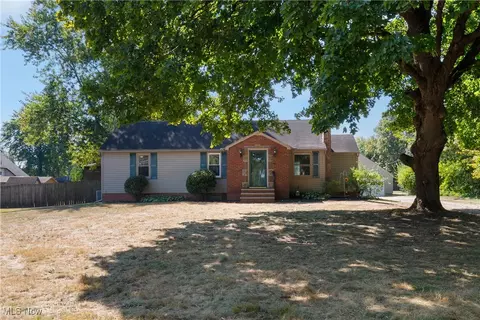 3796 Sweitzer St NW, Uniontown, OH 44685