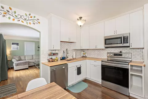 30129 Robert St, Wickliffe, OH 44092 photo 8