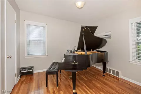 30129 Robert St, Wickliffe, OH 44092 photo 11
