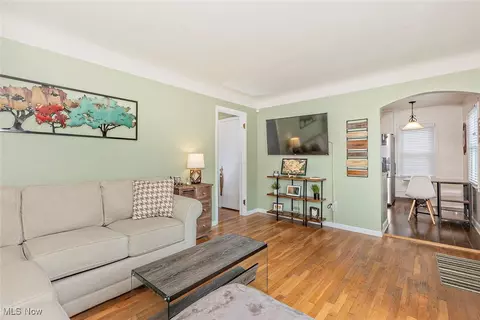 30129 Robert St, Wickliffe, OH 44092 photo 6