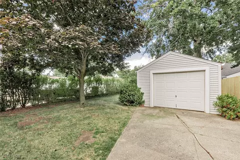 30129 Robert St, Wickliffe, OH 44092 photo 29
