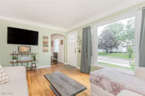 30129 Robert St, Wickliffe, OH 44092 photo 5