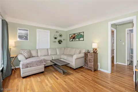 30129 Robert St, Wickliffe, OH 44092 photo 4