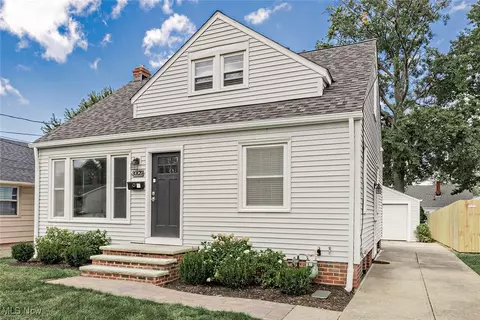 30129 Robert St, Wickliffe, OH 44092 photo 2
