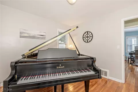 30129 Robert St, Wickliffe, OH 44092 photo 12