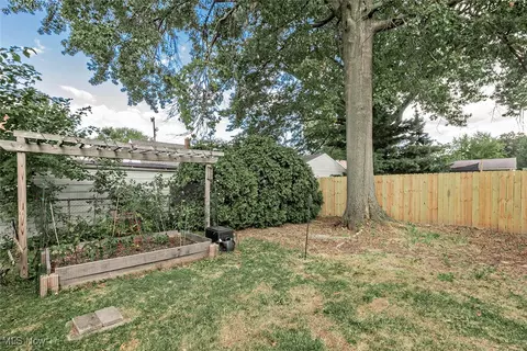 30129 Robert St, Wickliffe, OH 44092 photo 30