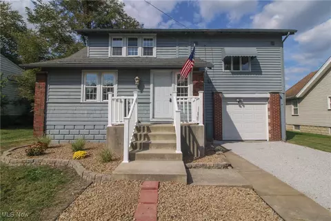 5256 Center Rd, Lowellville, OH 44436