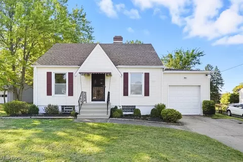 375 Hillside Rd, Seven Hills, OH 44131