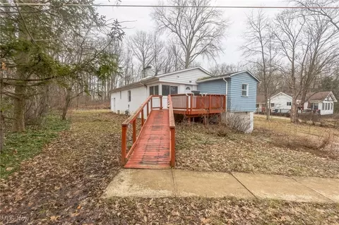 2564 Forest Dr, Hinckley, OH 44233