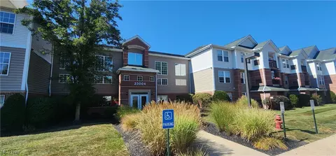 23004 Chandlers Ln #109, Olmsted Falls, OH 44138