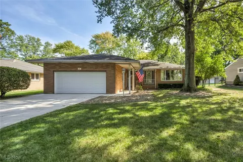 21 Middleton Dr, Painesville, OH 44077