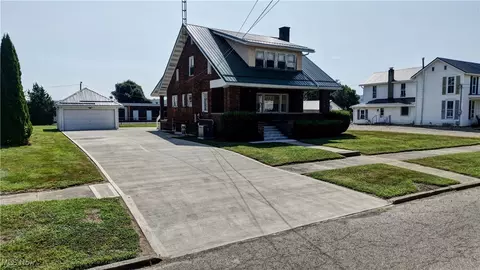 100 N State St, Frazeysburg, OH 43822