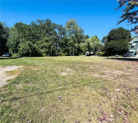 705 W 35th St, Ashtabula, OH 44004 photo 5