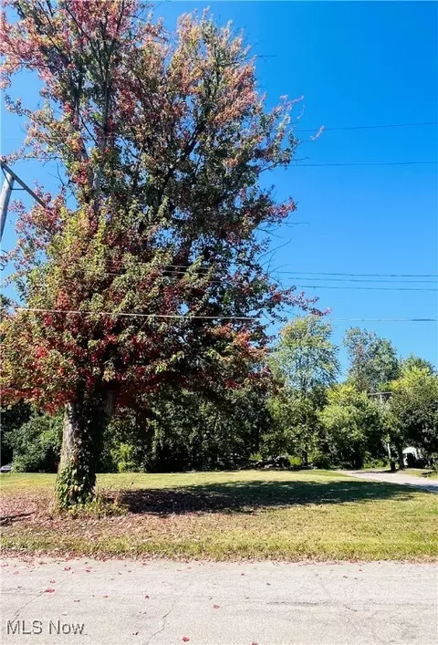 705 W 35th St, Ashtabula, OH 44004 photo 4