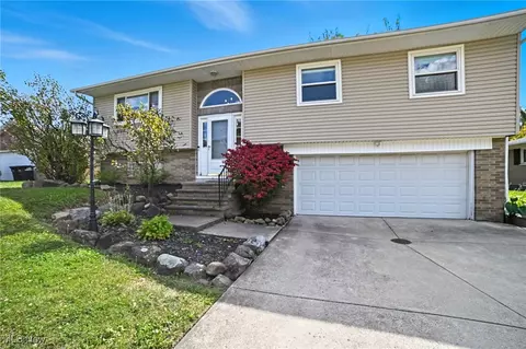 3350 Valley Forge Dr, Brunswick, OH 44212