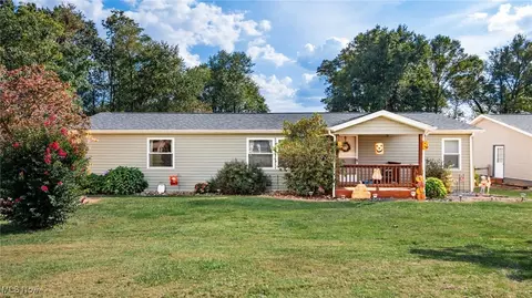 2110 Adamsville Rd, Zanesville, OH 43701