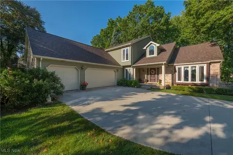 1900 Sperrys Forge Trl, Westlake, OH 44145