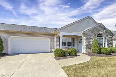 156 Arrow Ct, Elyria, OH 44035 photo 2