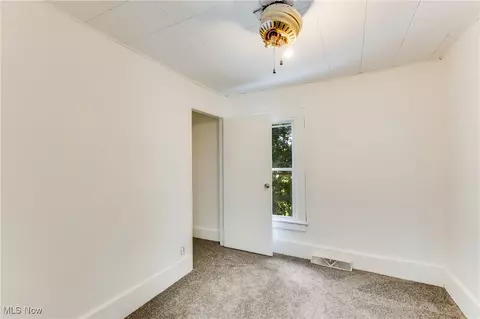 Bedroom - 180 Poland Ave, Struthers, OH 44471 photo 3 of 4