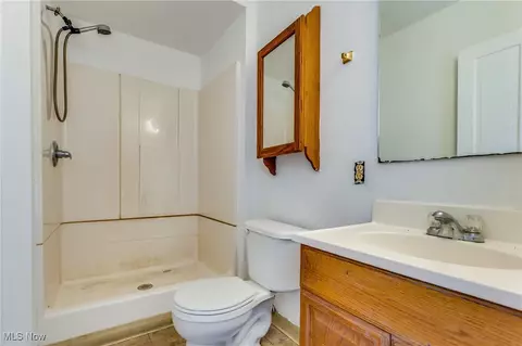 Bath - 180 Poland Ave, Struthers, OH 44471 photo 1 of 2