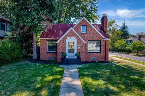 3330 Berkeley Rd, Cleveland Heights, OH 44118