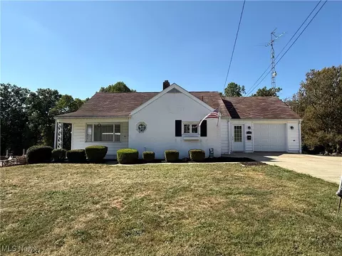 737 Sunset Dr, Lisbon, OH 44432