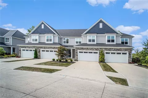 9410 Aquila Ct, Broadview Heights, OH 44147