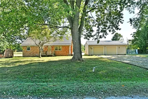 4365 N Lake Rd, West Farmington, OH 44491