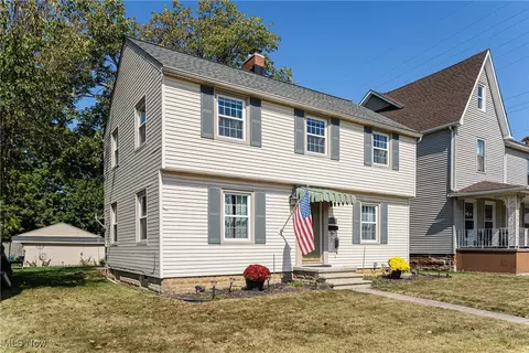 Exterior - 1979 E 32nd St, Lorain, OH 44055 photo 2 of 13