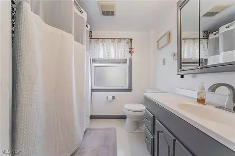 Bath - 1979 E 32nd St, Lorain, OH 44055 photo 1 of 4