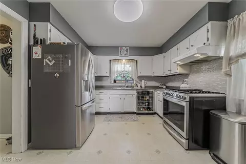 Kitchen - 1979 E 32nd St, Lorain, OH 44055 photo 2 of 3