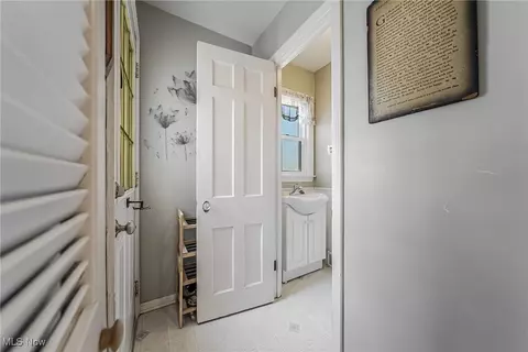 Entry Way - 1979 E 32nd St, Lorain, OH 44055 photo 4 of 5