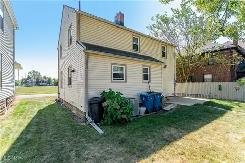Exterior - 1979 E 32nd St, Lorain, OH 44055 photo 5 of 13