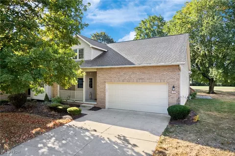 2518 Glenshire Cir #36A, Uniontown, OH 44685