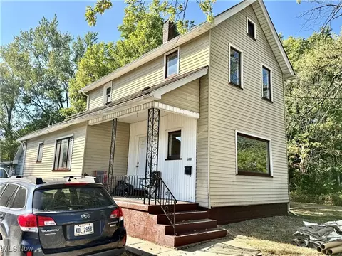 1447 Grove Ave NW, Warren, OH 44483