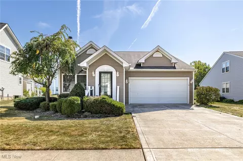 9425 Ravinia Dr, Olmsted Falls, OH 44138