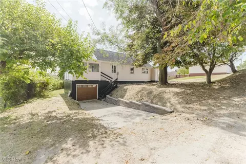 104 Plum St, Weirton, WV 26062