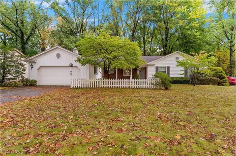 990 Westport Dr, Youngstown, OH 44511