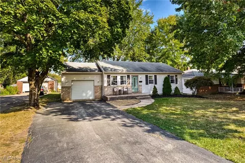 1144 5th St, Struthers, OH 44471