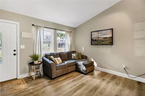 1144 5th St, Struthers, OH 44471 photo 9