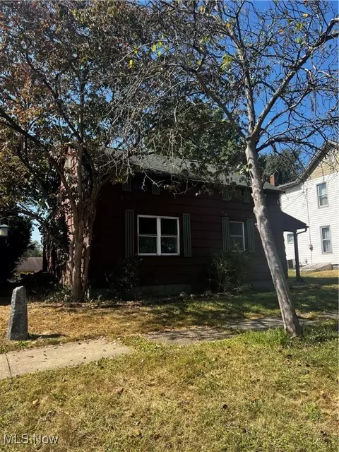223 High St SE, Canal Fulton, OH 44614