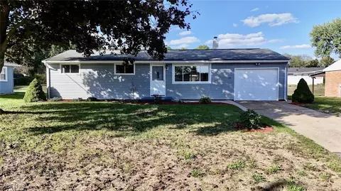 231 York Dr SE, New Philadelphia, OH 44663
