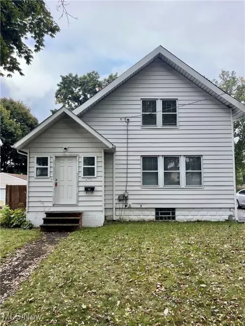 249 Malacca St, Akron, OH 44305