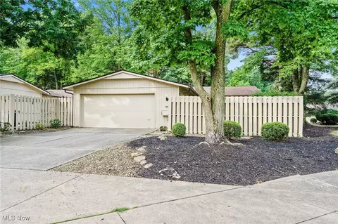 19767 Dell Dr, Strongsville, OH 44149