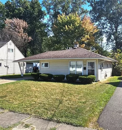 1552 Denison Ave NW, Warren, OH 44485