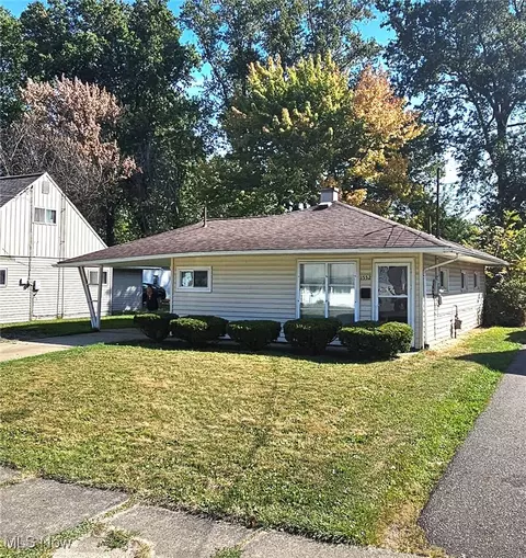 1552 Denison Ave NW, Warren, OH 44485
